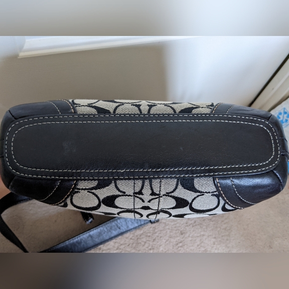 COACH crossbody purse with signature grey and black pattern - Picture 9 of 9